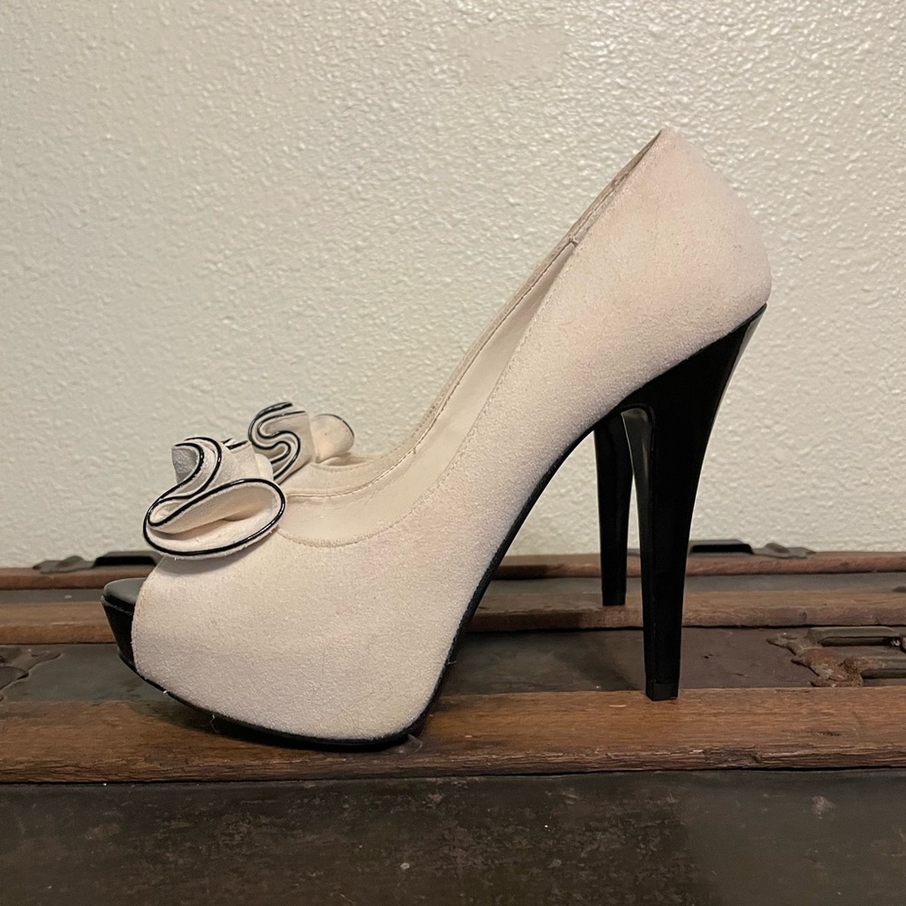 Pinup Couture Lolita - 10  Pleaser peep toe platform heels Sz 9  GC ~